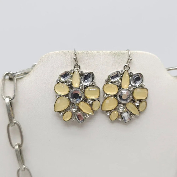 ERICA LYONS Signed Yellow Acrylic Leaf Flower Necklace Earrings Set Fashion - Picture 3 of 10